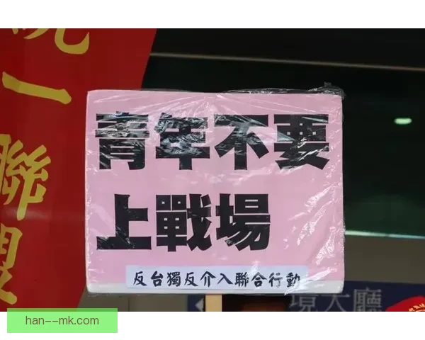 贝克丢球引发巴萨强烈不满 球迷与队员纷纷表达抗议情绪